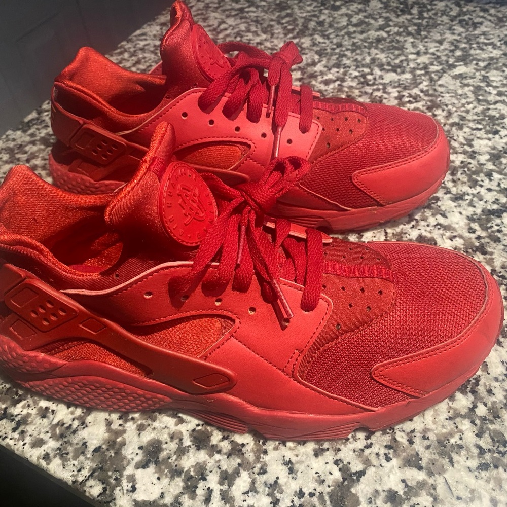 Nike Red Huarache Sneakers Bold Design - Picture 5 of 6